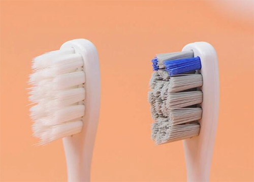 Ang mga bristles ng isang toothbrush ay may ilang kapansin-pansing aspeto na dapat isaalang-alang